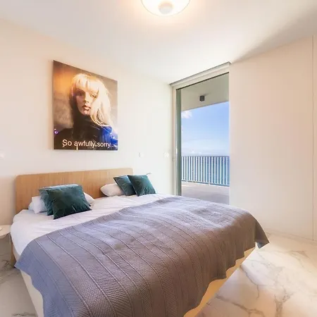 Barreirinha Front-line Sea View I By Madeira * Funchal (Madeira)